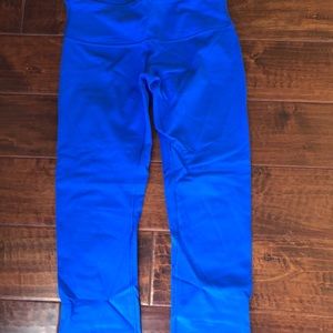 Lululemon Bright Blue capris. Size 6